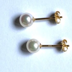 Pearl earrings with 5.23 mm pearls and 18K yellow gold posts.